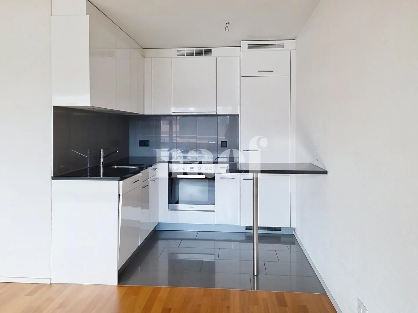 2.5 Room Apartment - Photo 3 of 9