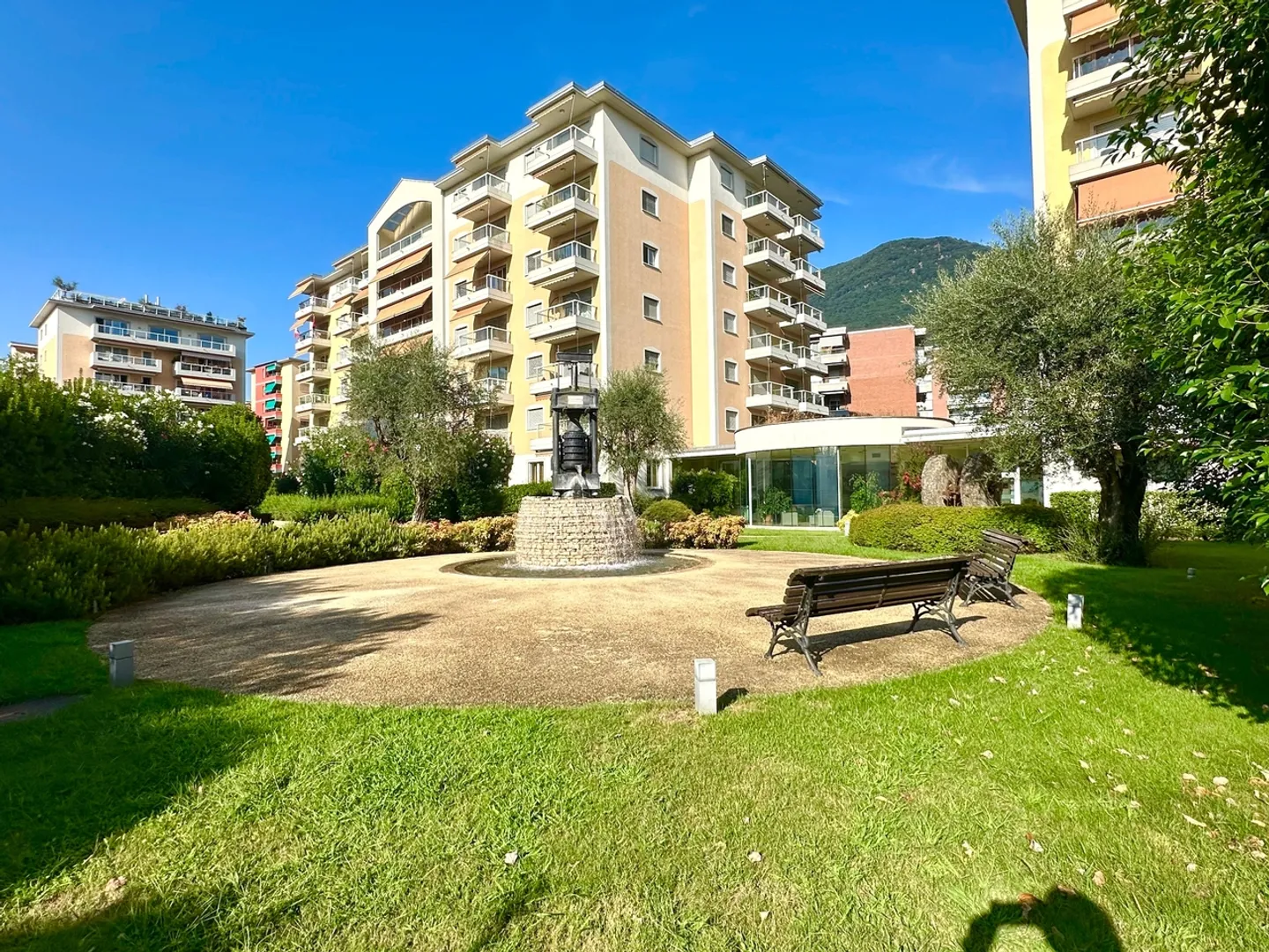 Appartement lumineux de 2,5 pièces rénové avec balcon dans une zone centrale - Photo 9 sur 11