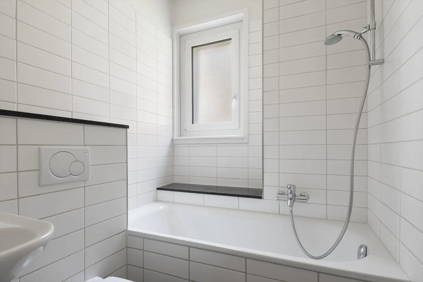 Apartment for rent - Photo 3 of 6
