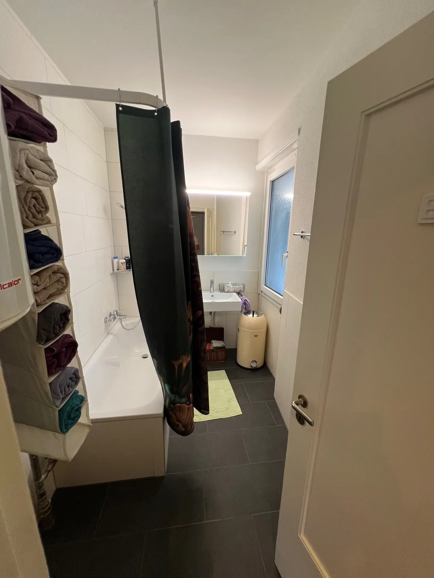 Appartement spacieux de 5 pièces dans un emplacement central à Zurich - Photo 5 sur 13