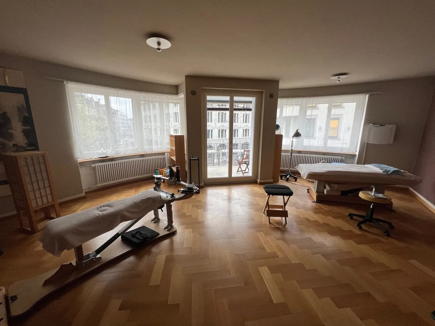 Appartement spacieux de 5 pièces dans un emplacement central à Zurich - Photo 8 sur 13
