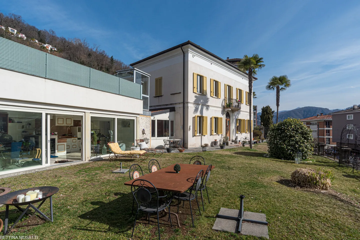 Prestigious 19th Century Villa Borghese with Lake View in Ponte Tresa - Photo 8 of 27