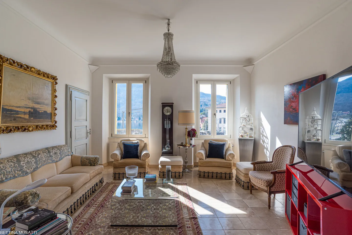 Prestigious 19th Century Villa Borghese with Lake View in Ponte Tresa - Photo 9 of 27