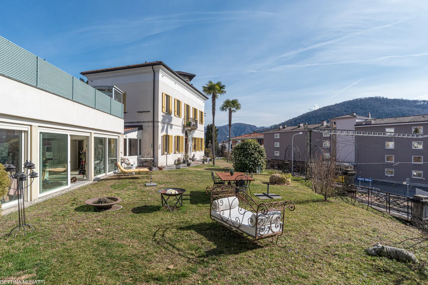 Prestigious 19th Century Villa Borghese with Lake View in Ponte Tresa - Photo 5 of 27