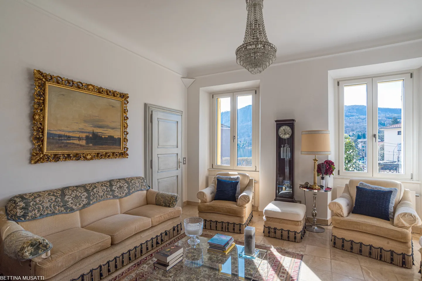 Prestigious 19th Century Villa Borghese with Lake View in Ponte Tresa - Photo 10 of 27