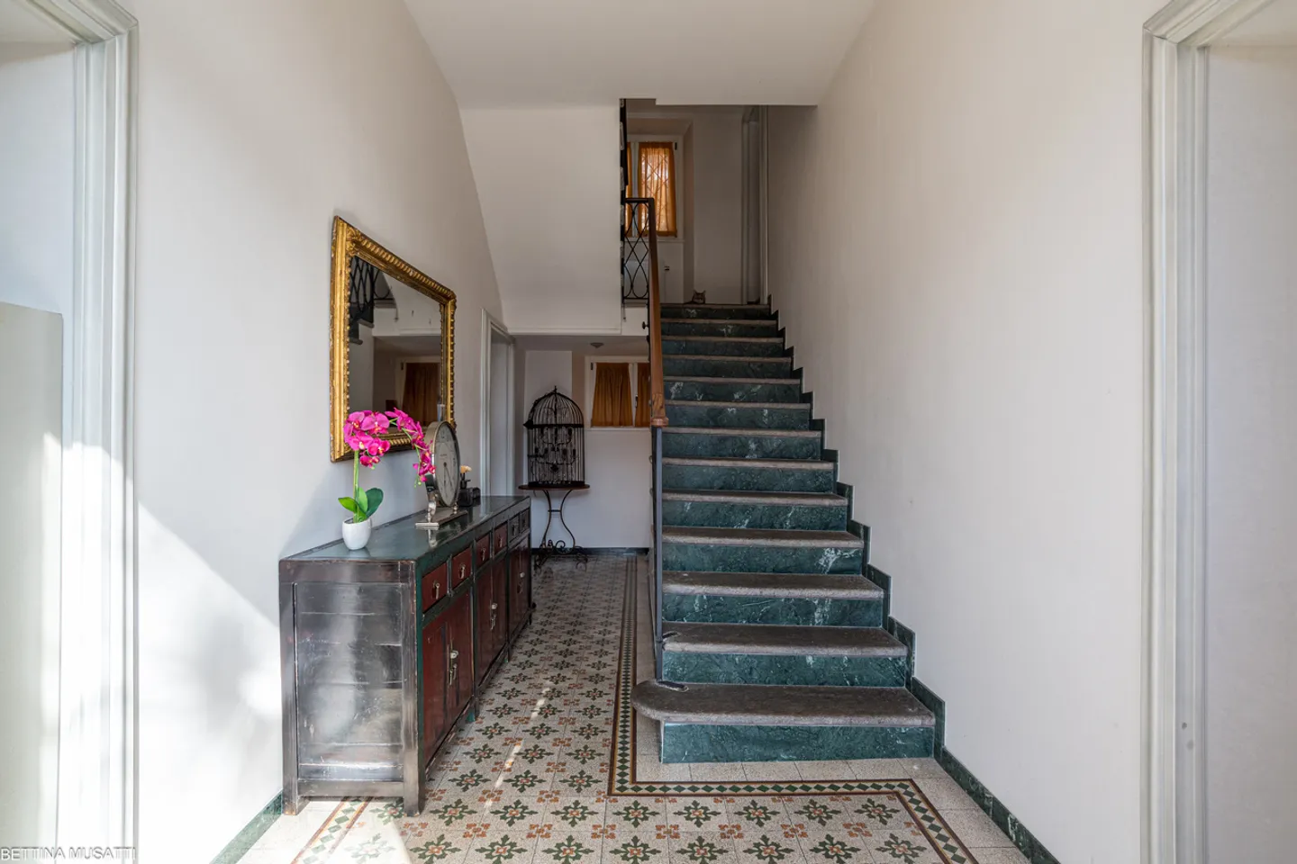 Prestigious 19th Century Villa Borghese with Lake View in Ponte Tresa - Photo 11 of 27