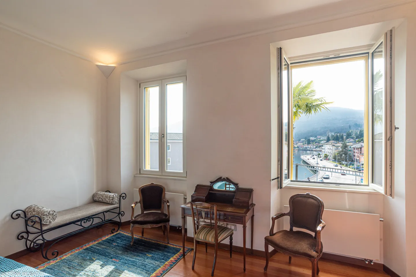 Prestigious 19th Century Villa Borghese with Lake View in Ponte Tresa - Photo 17 of 27