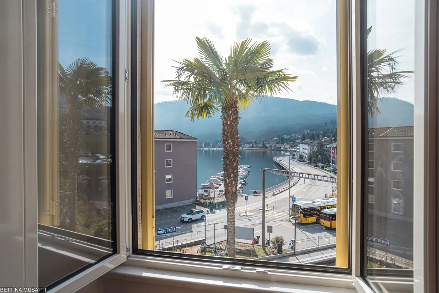 Prestigious 19th Century Villa Borghese with Lake View in Ponte Tresa - Photo 18 of 27