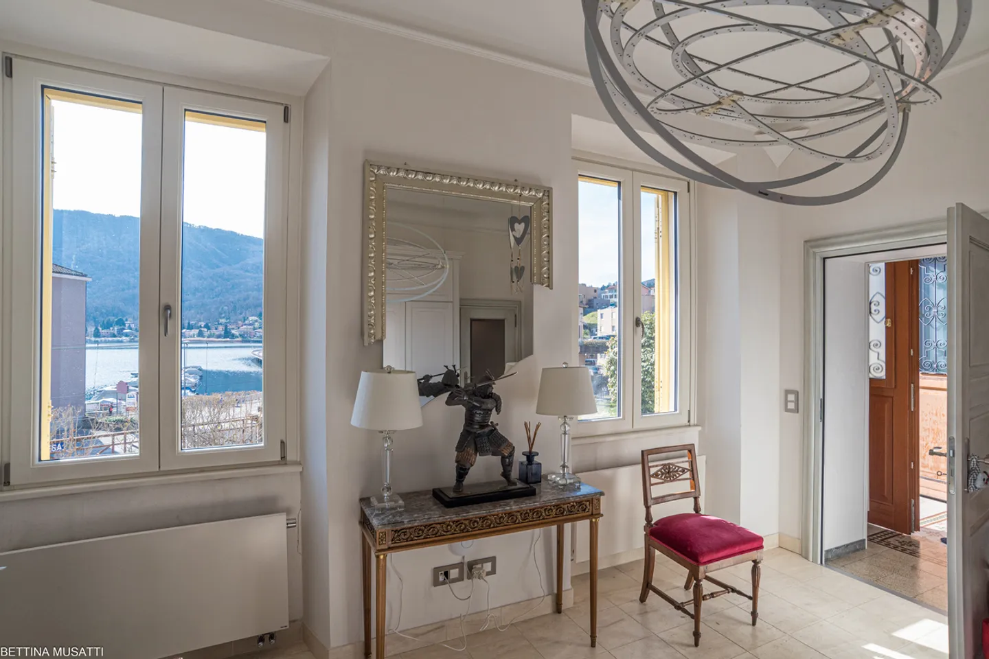 Prestigious 19th Century Villa Borghese with Lake View in Ponte Tresa - Photo 13 of 27