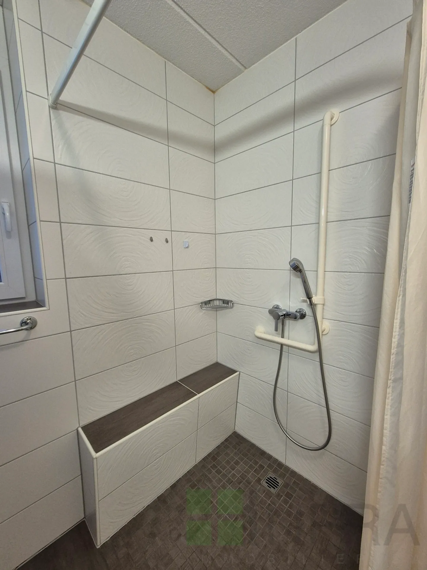 2.5-room ground floor apartment adapted of 65m2 - Photo 4 of 12