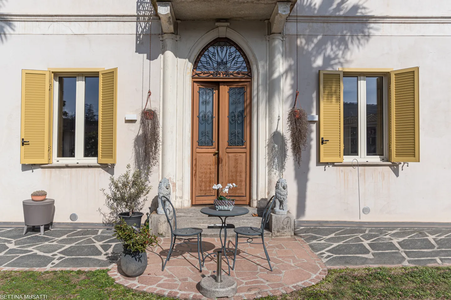 Prestigious 19th Century Villa Borghese with Lake View in Ponte Tresa - Photo 25 of 27