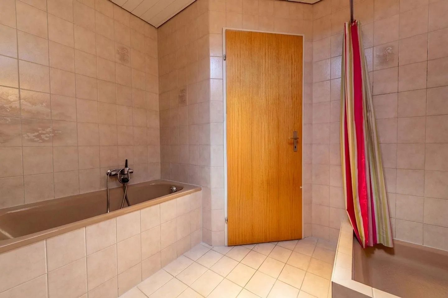 A Home to Arrive: Well-Maintained End Townhouse with Garden and W... - Photo 12 of 13