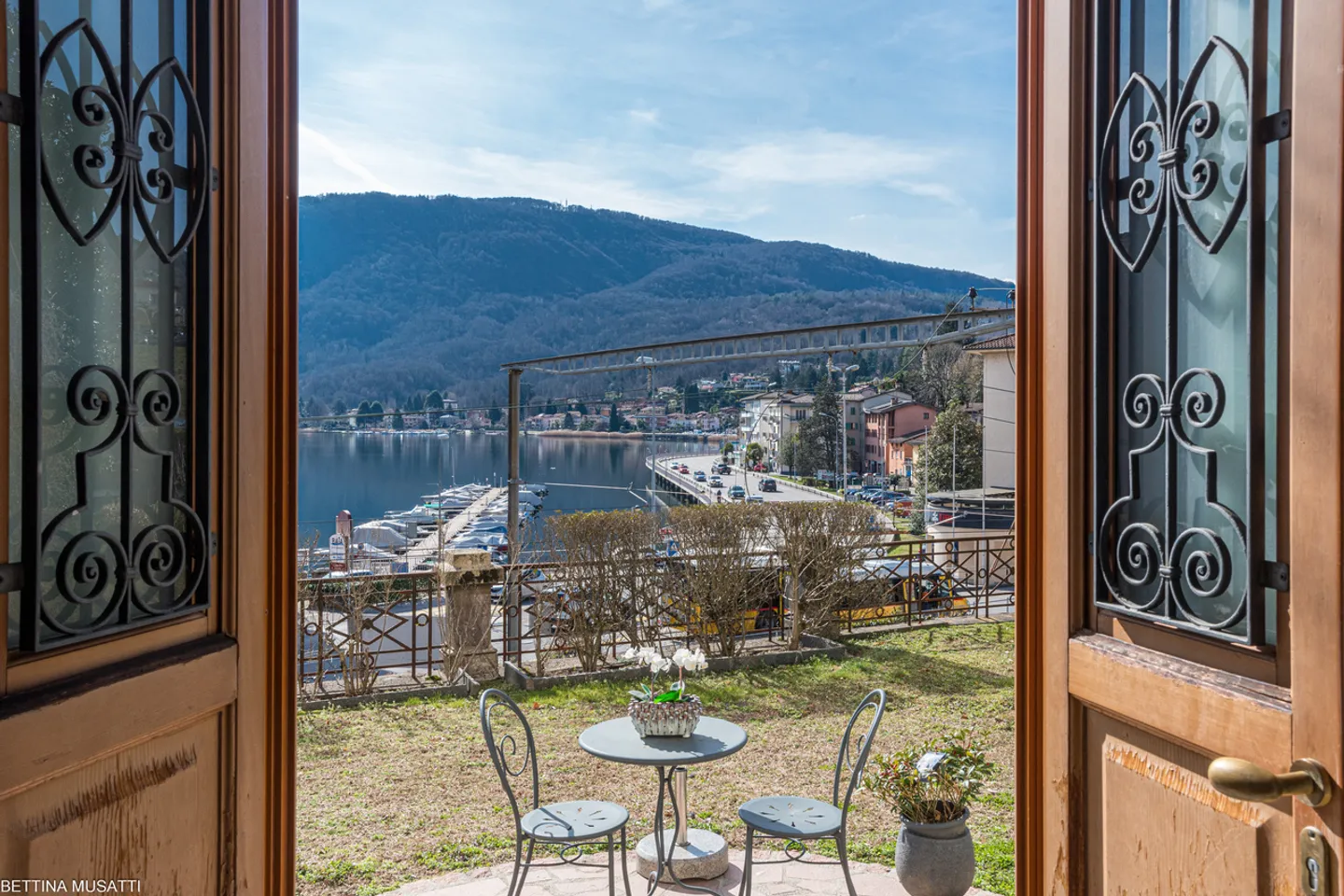 Prestigious 19th Century Villa Borghese with Lake View in Ponte Tresa - Photo 23 of 27