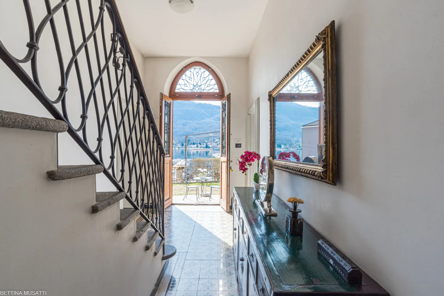 Prestigious 19th Century Villa Borghese with Lake View in Ponte Tresa - Photo 24 of 27