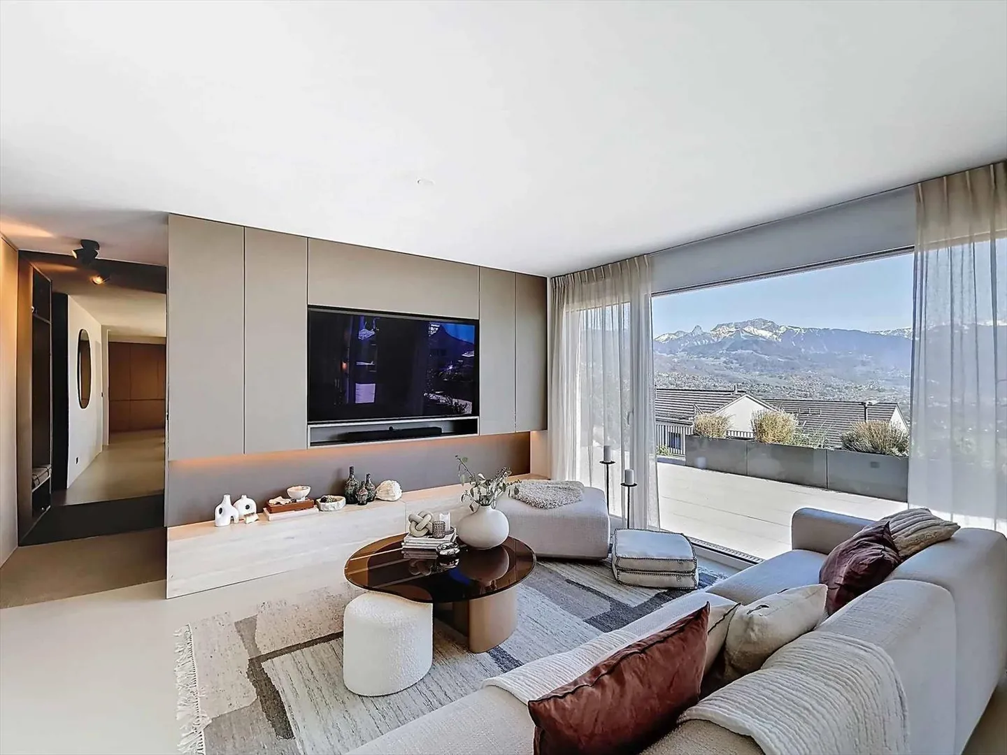 Ideale per una famiglia! Villa contemporanea con vista mozzafiato - Foto 2 di 10