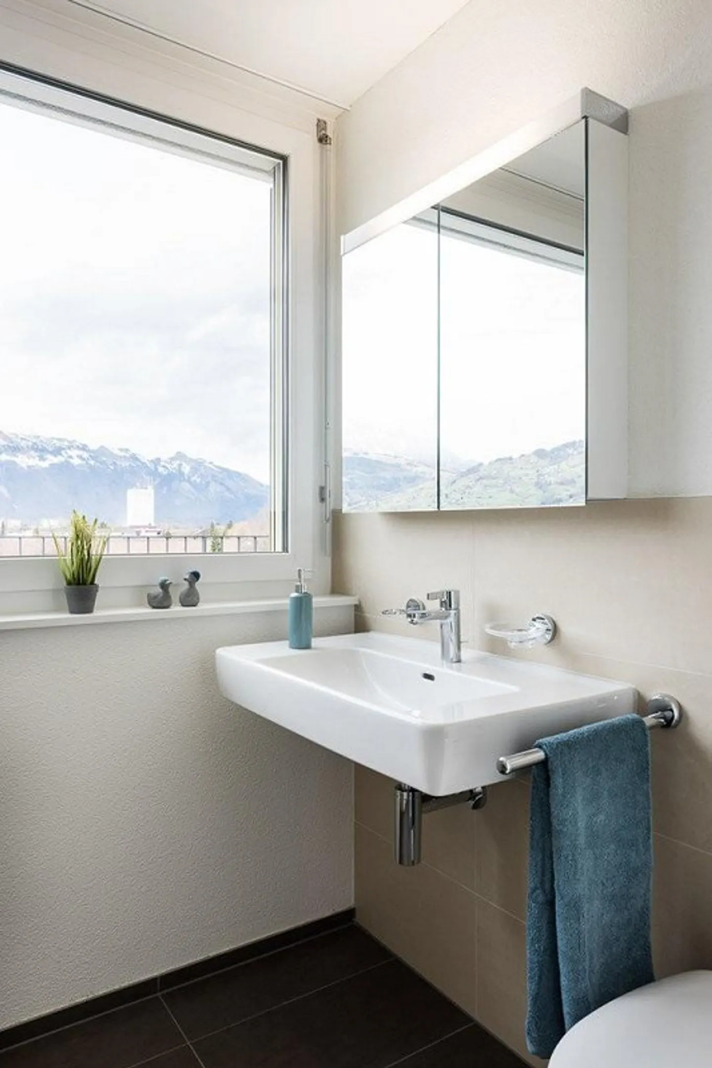 Your new home awaits - central, quiet and modern - Photo 8 of 11