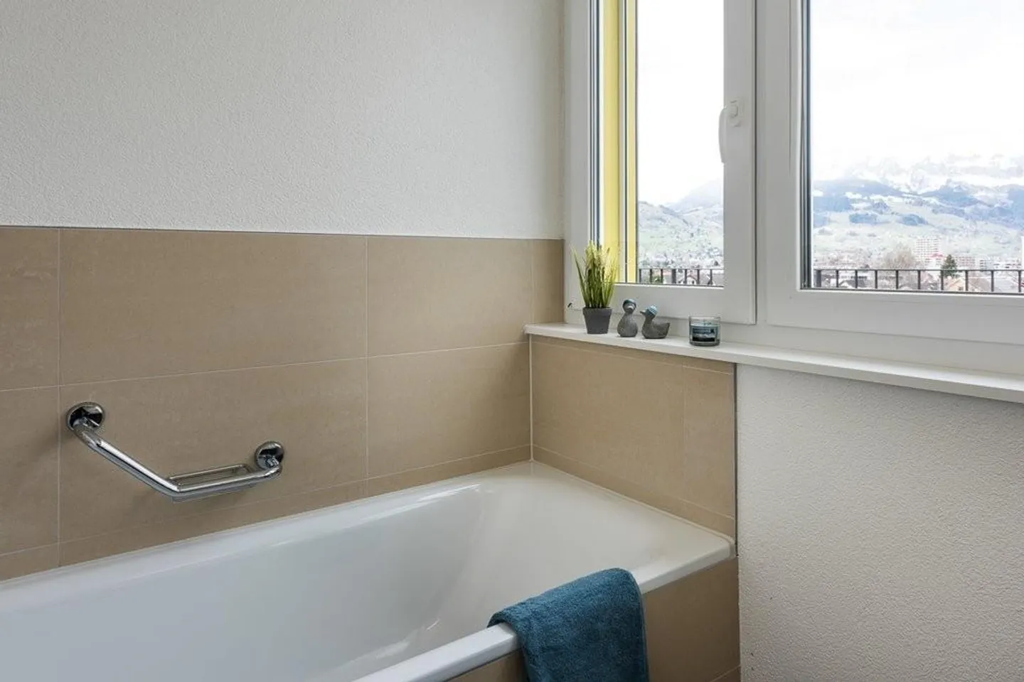 Your new home awaits - central, quiet and modern - Photo 9 of 11
