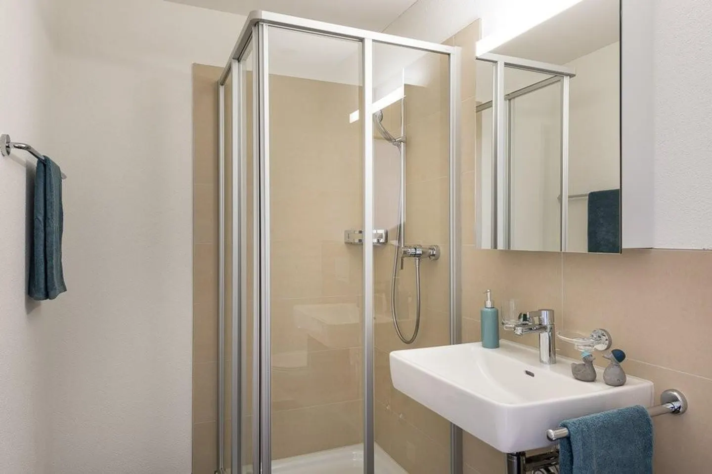 Your new home awaits - central, quiet and modern - Photo 10 of 11
