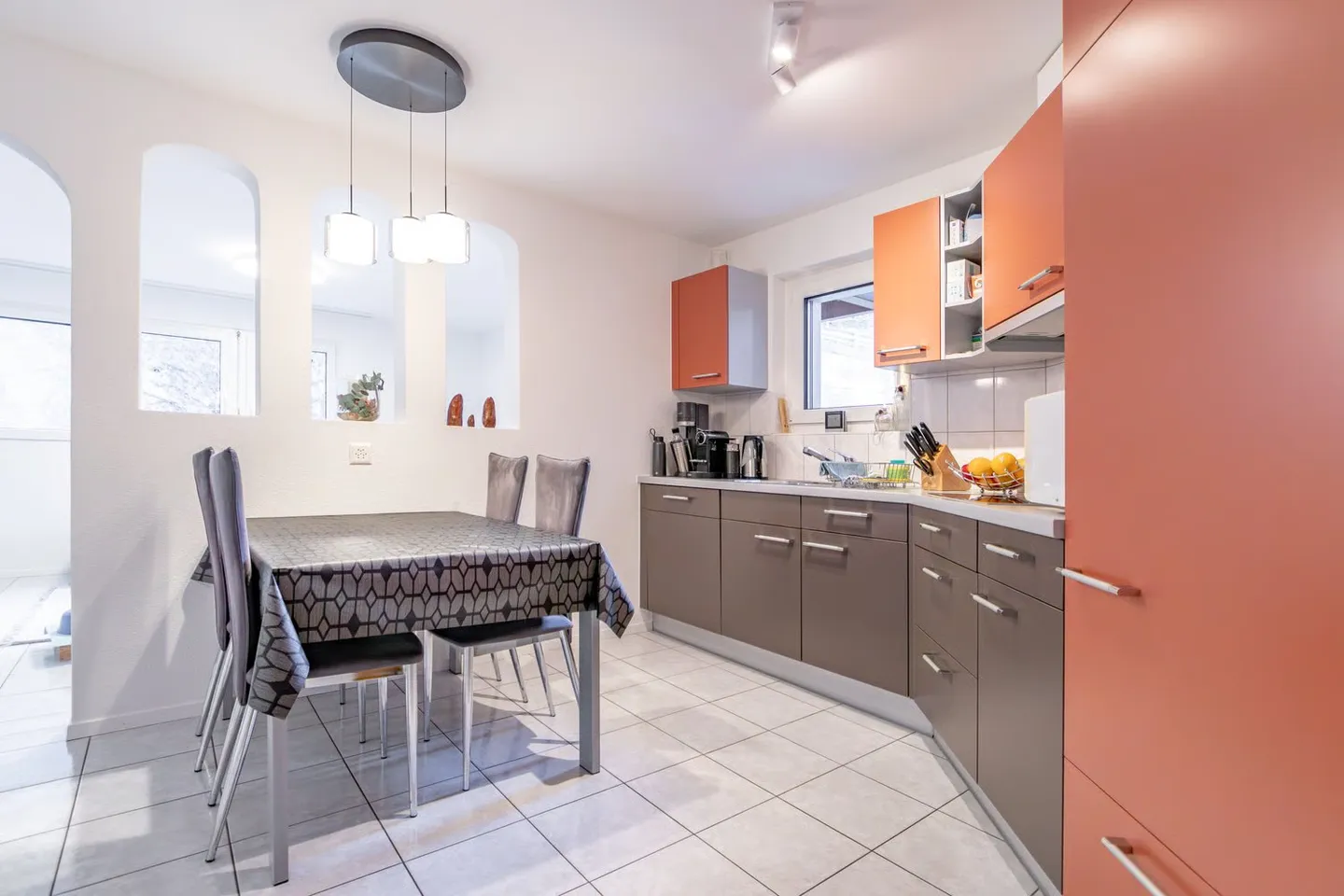 Exclusive 5.5-room apartment in Grengiols – freshly renovated & in top condition - Photo 4 of 14