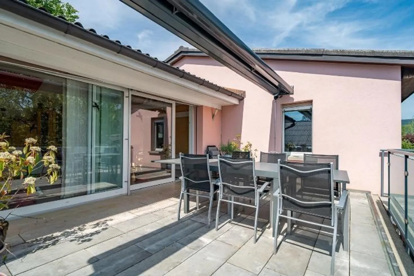 Charming house ideally located in a peaceful villa neighborhood - Photo 3 of 31