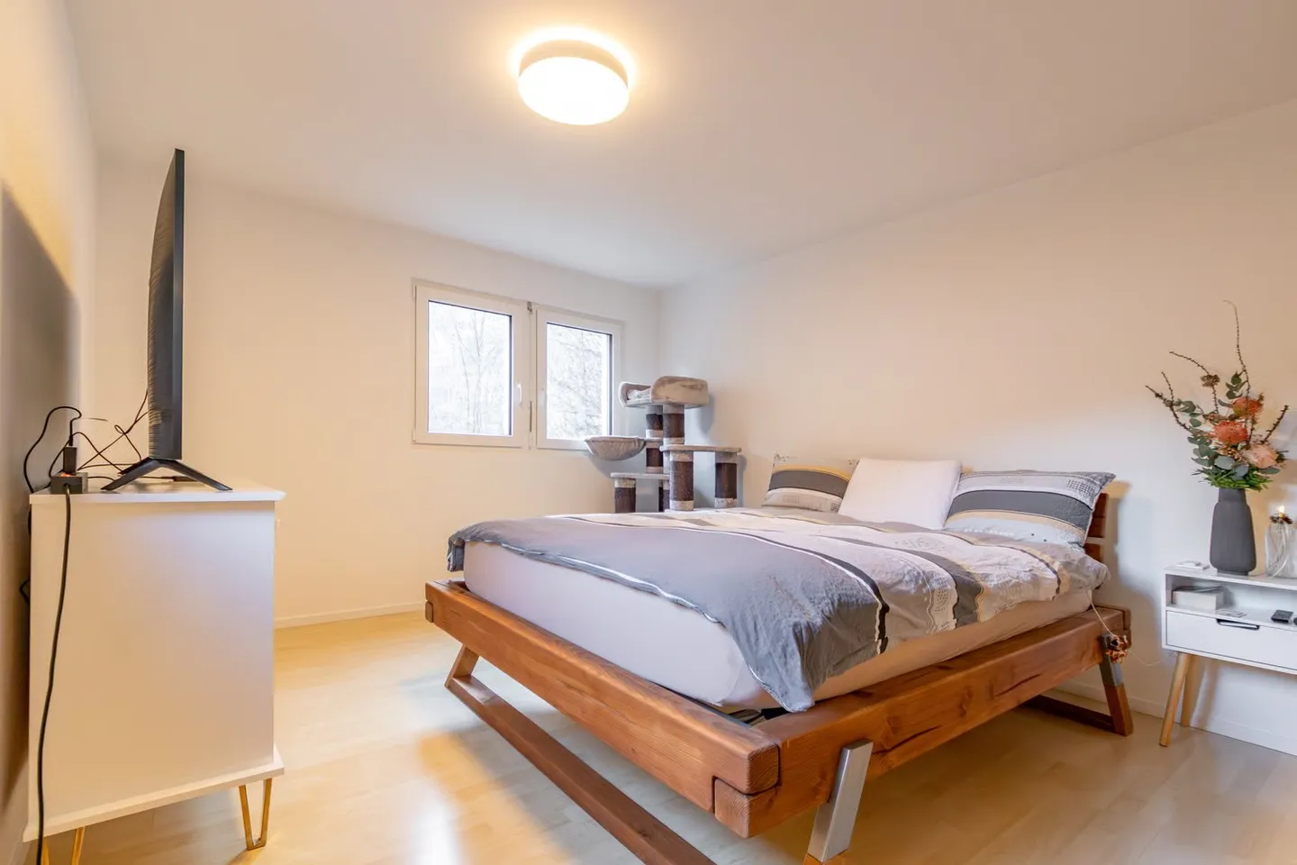 Exclusive 5.5-room apartment in Grengiols – freshly renovated & in top condition - Photo 5 of 14