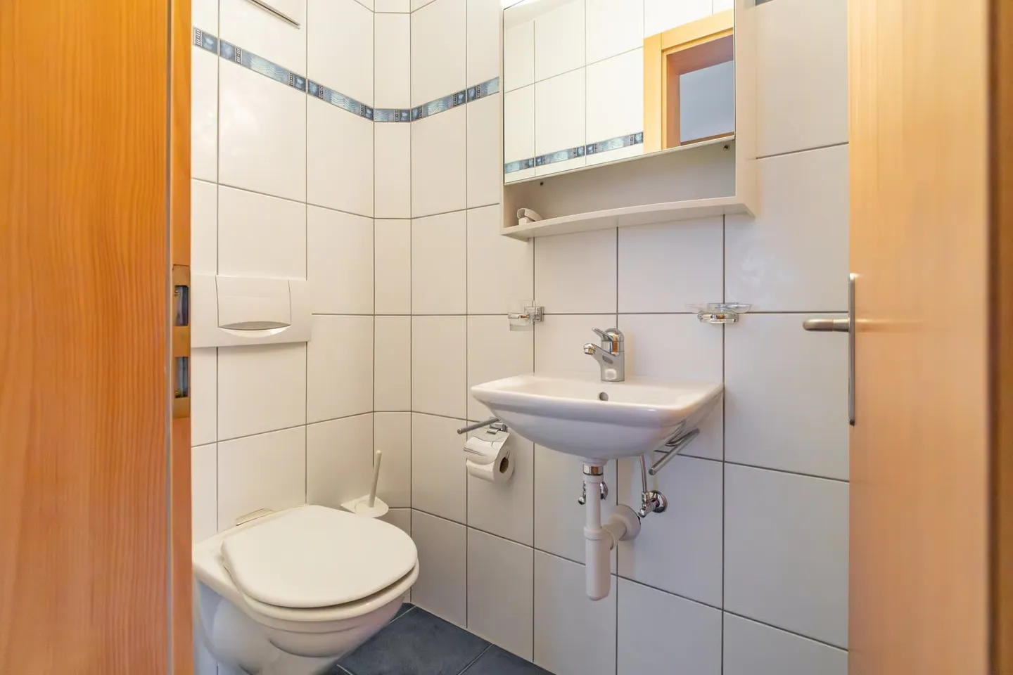Exclusive 5.5-room apartment in Grengiols – freshly renovated & in top condition - Photo 11 of 14