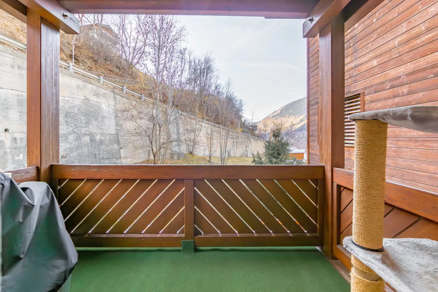 Exclusive 5.5-room apartment in Grengiols – freshly renovated & in top condition - Photo 13 of 14