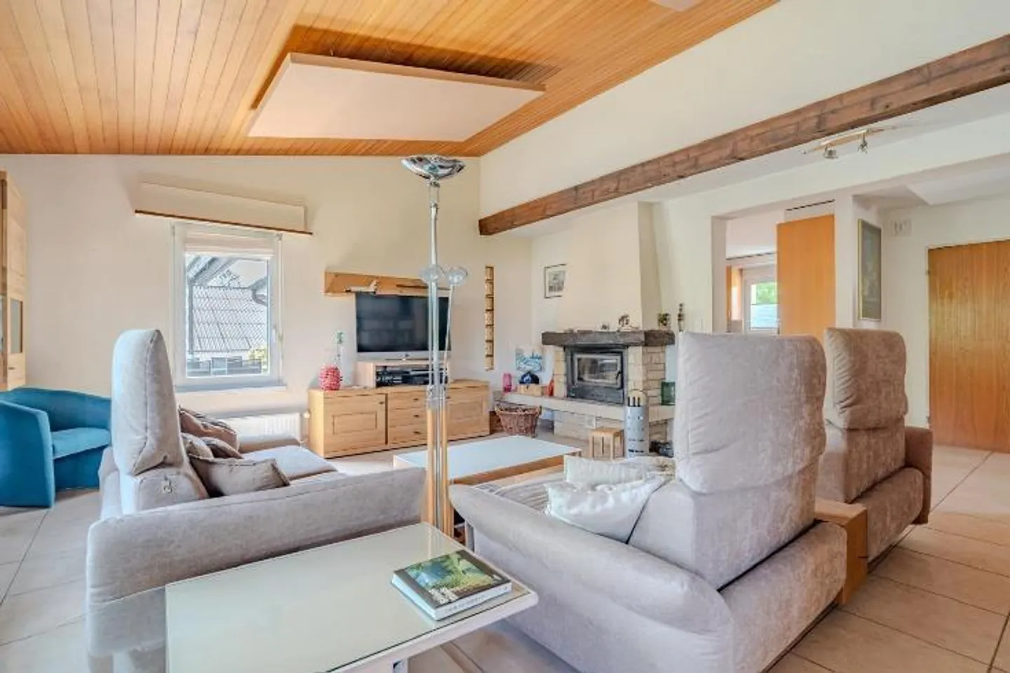 Charming house ideally located in a peaceful villa neighborhood - Photo 7 of 31