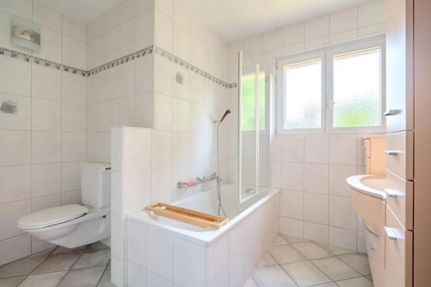 Charming house ideally located in a peaceful villa neighborhood - Photo 16 of 31