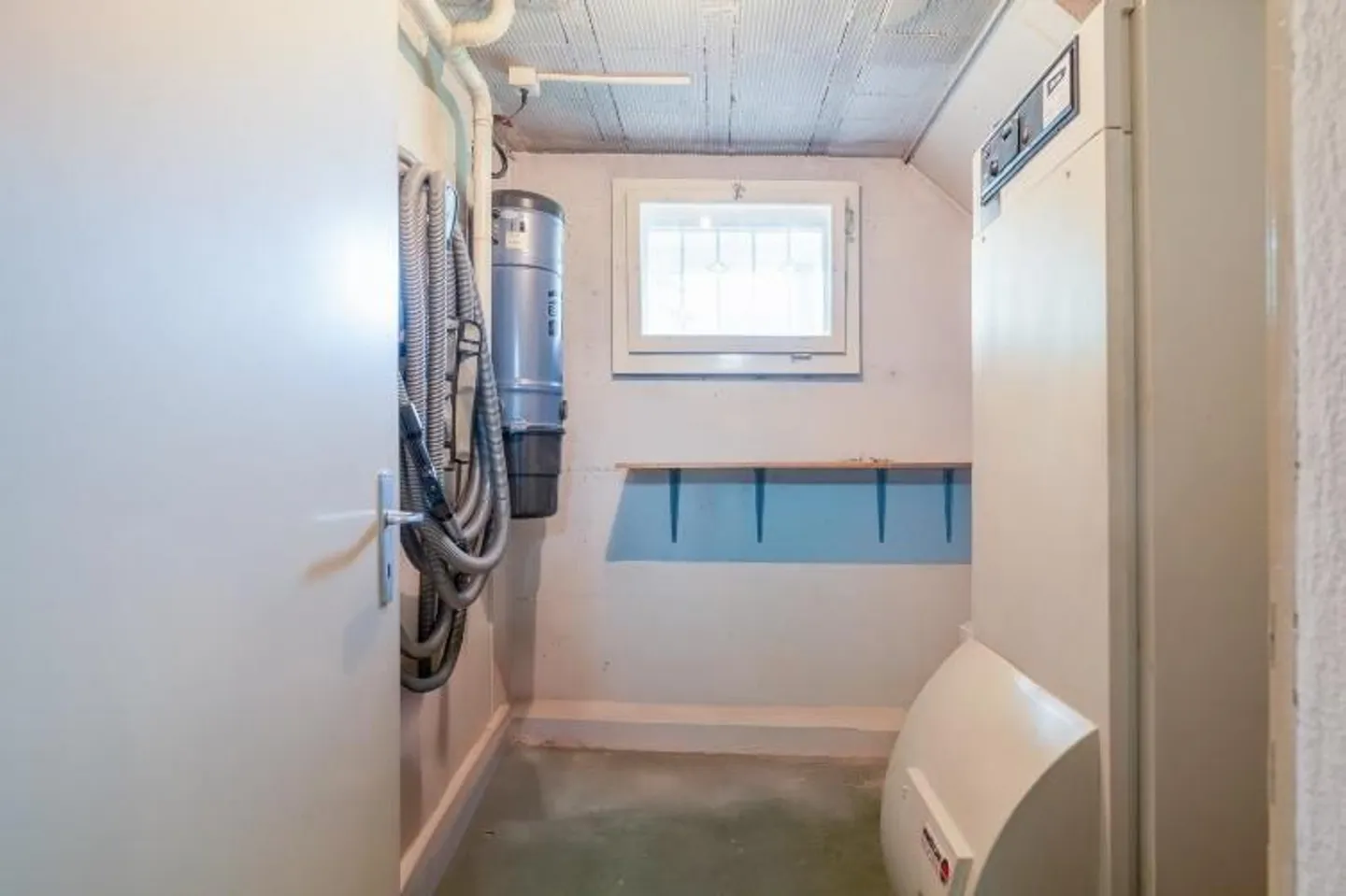 Charming house ideally located in a peaceful villa neighborhood - Photo 20 of 31