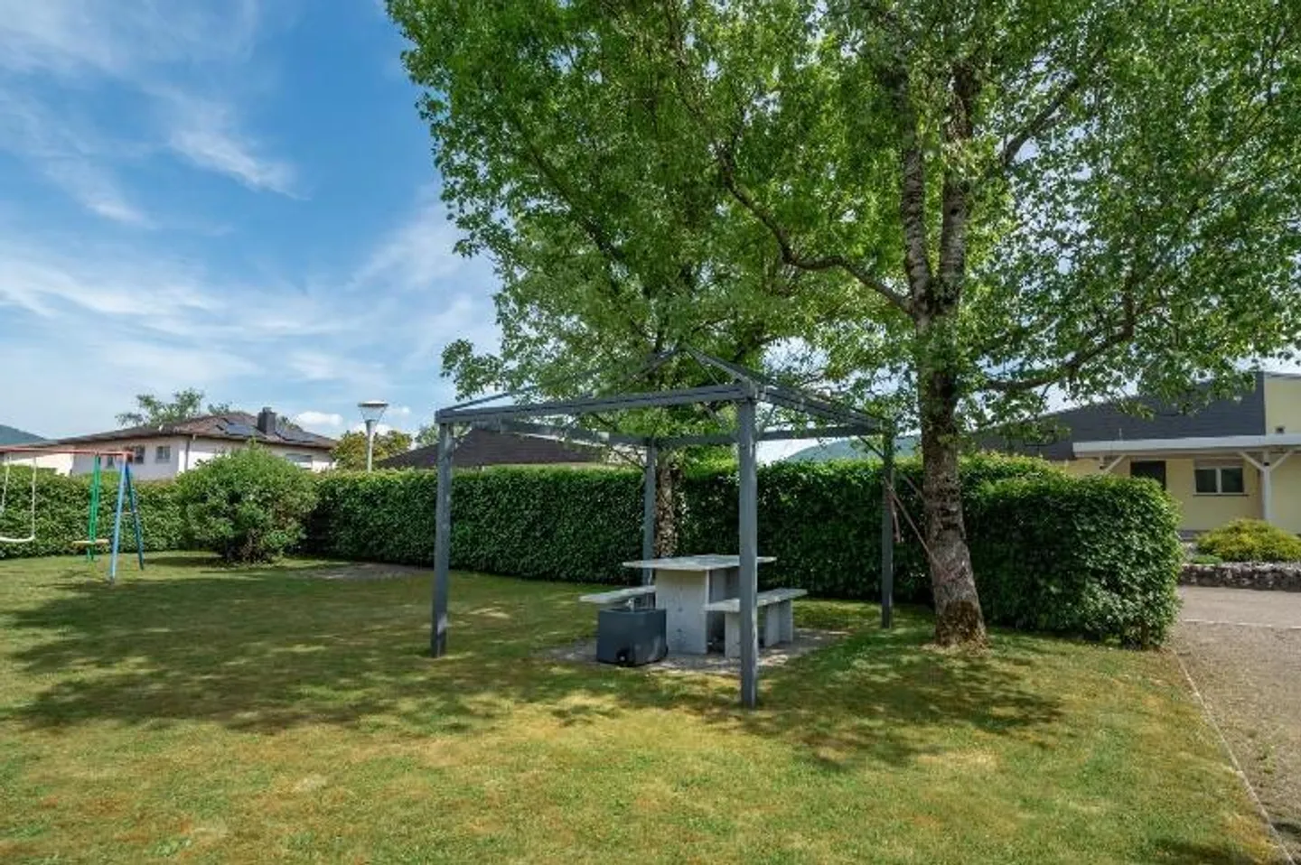 Charming house ideally located in a peaceful villa neighborhood - Photo 24 of 31