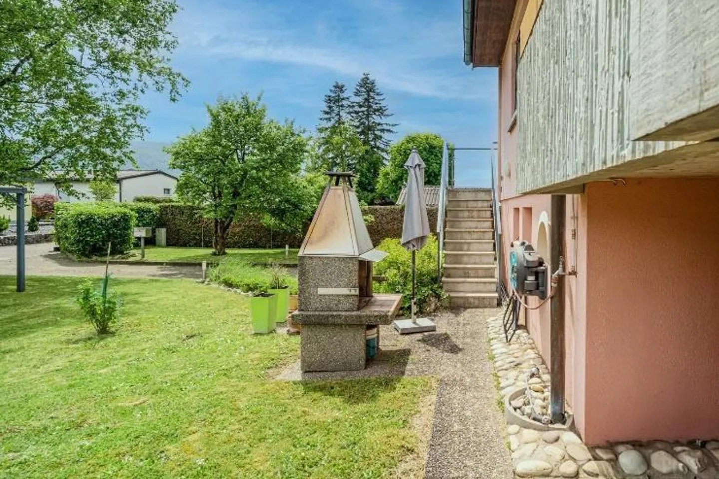 Charming house ideally located in a peaceful villa neighborhood - Photo 26 of 31