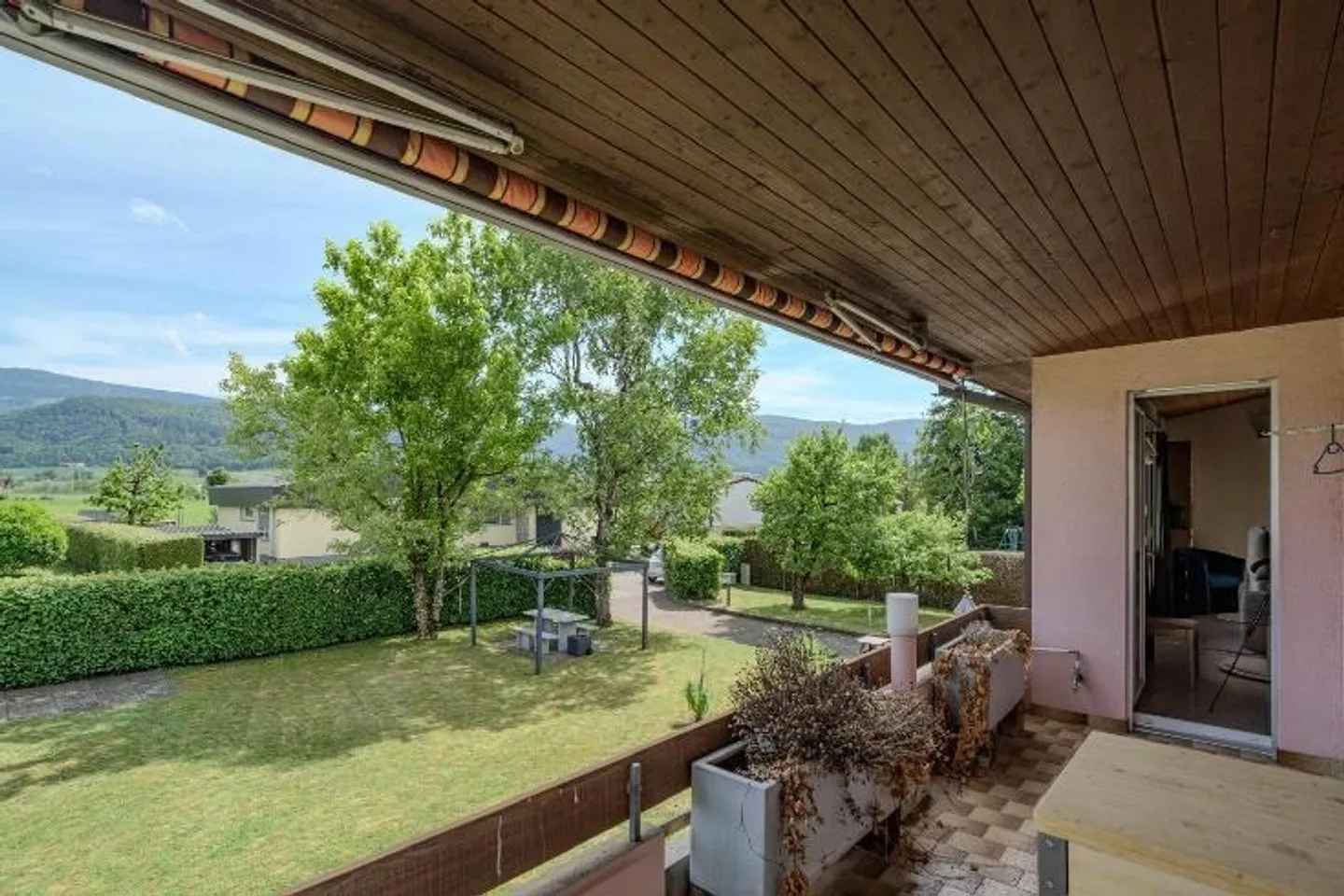 Charming house ideally located in a peaceful villa neighborhood - Photo 12 of 31