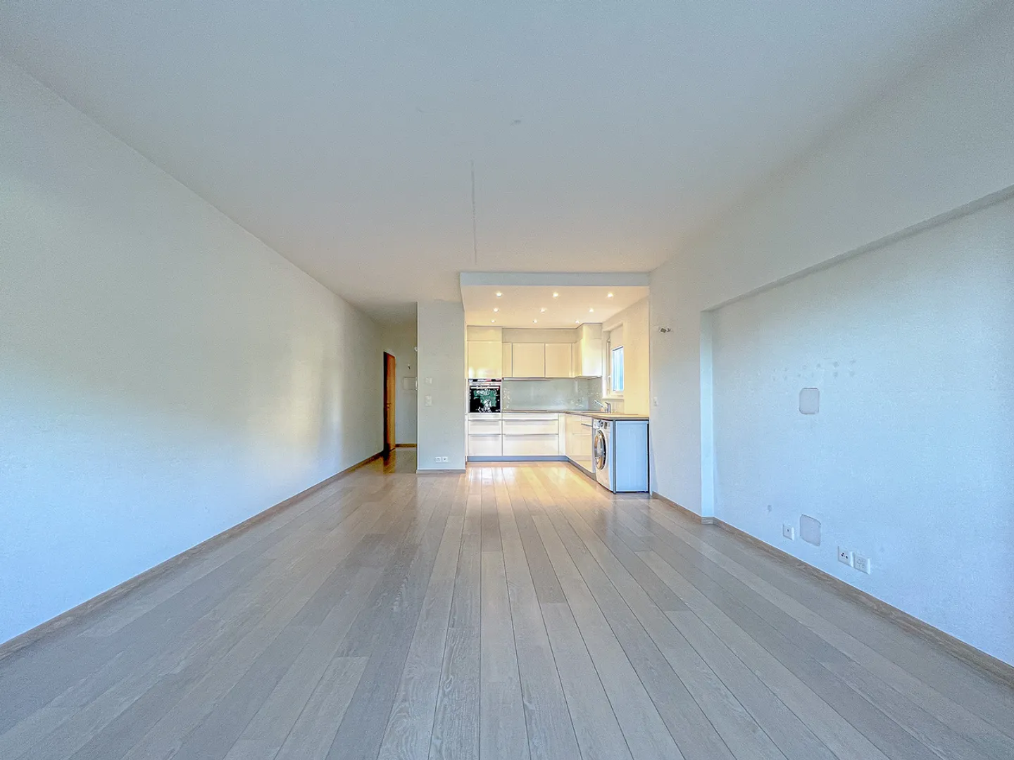 Apartment PPE with 2.5 rooms and terrace, 1 covered + 1 outdoor parking space additionally - Photo 5 of 16