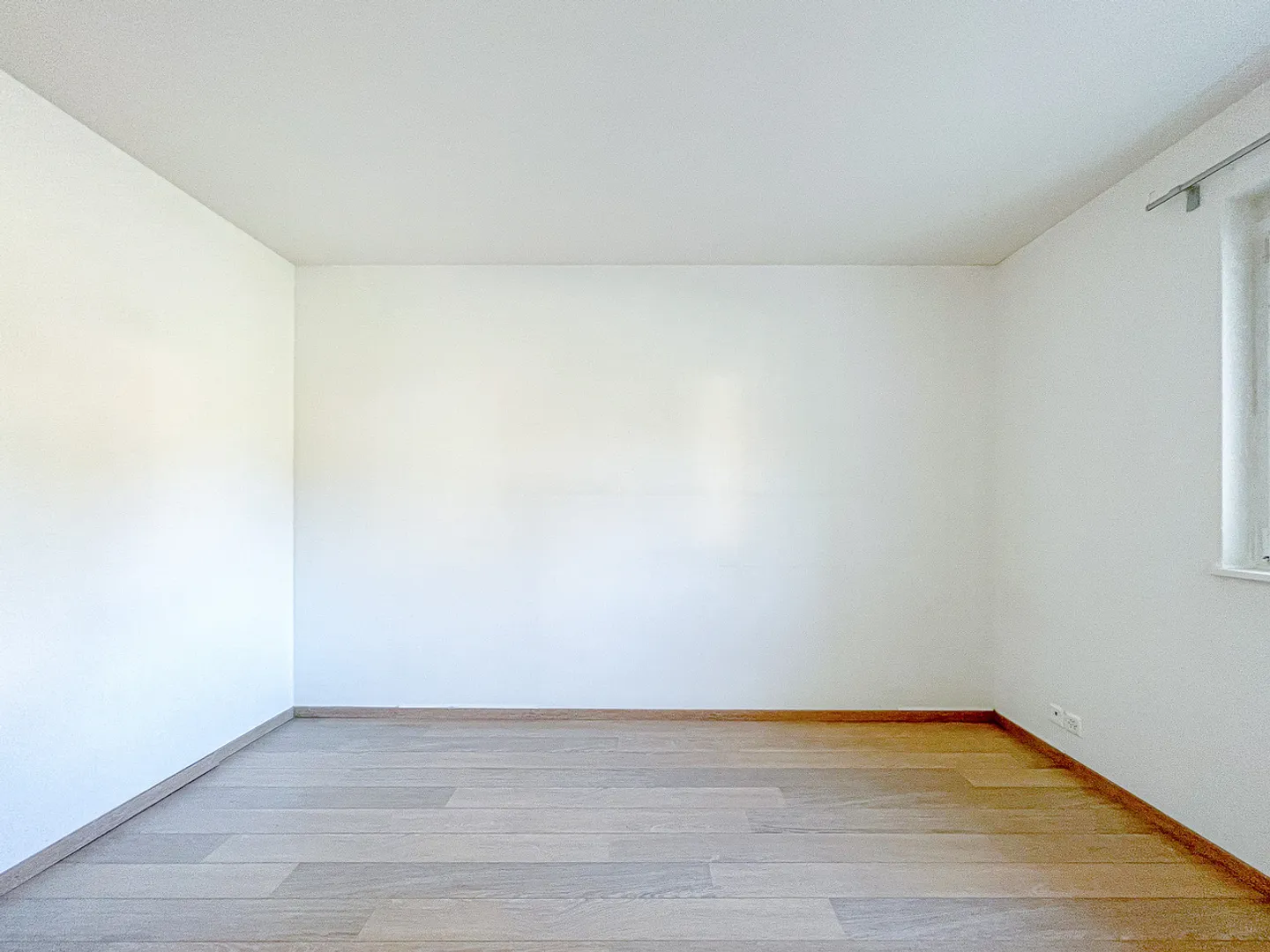 Apartment PPE with 2.5 rooms and terrace, 1 covered + 1 outdoor parking space additionally - Photo 7 of 16