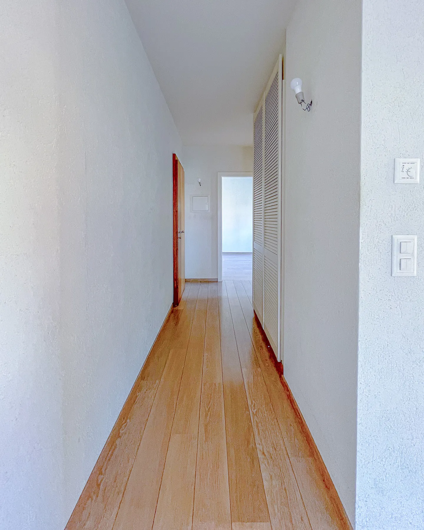 Apartment PPE with 2.5 rooms and terrace, 1 covered + 1 outdoor parking space additionally - Photo 8 of 16