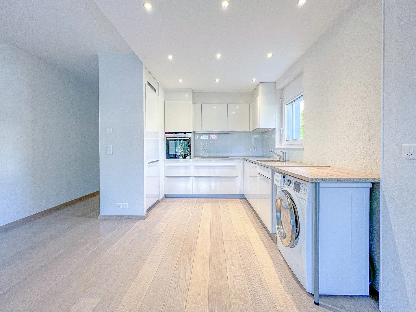 Apartment PPE with 2.5 rooms and terrace, 1 covered + 1 outdoor parking space additionally - Photo 1 of 16