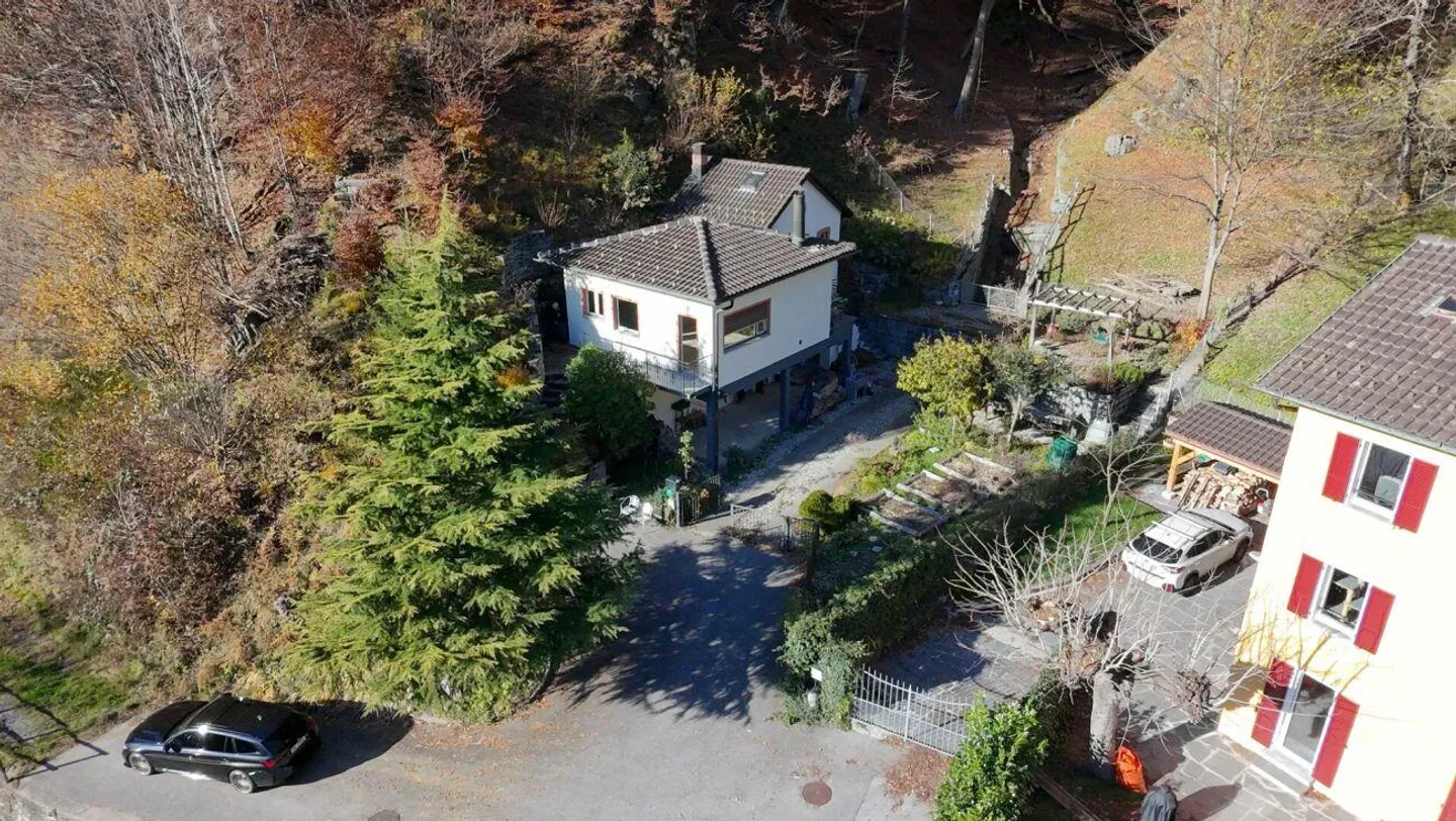 Cozy single-family home in idyllic location - with large land and close to the forest - Photo 2 of 12