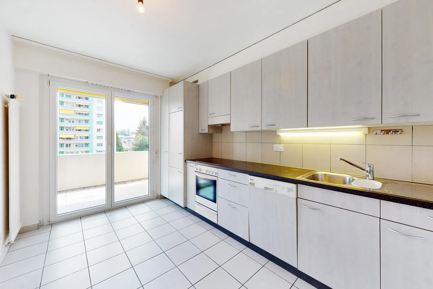 In un quartiere tranquillo e verdeggiante - Foto 1 di 12