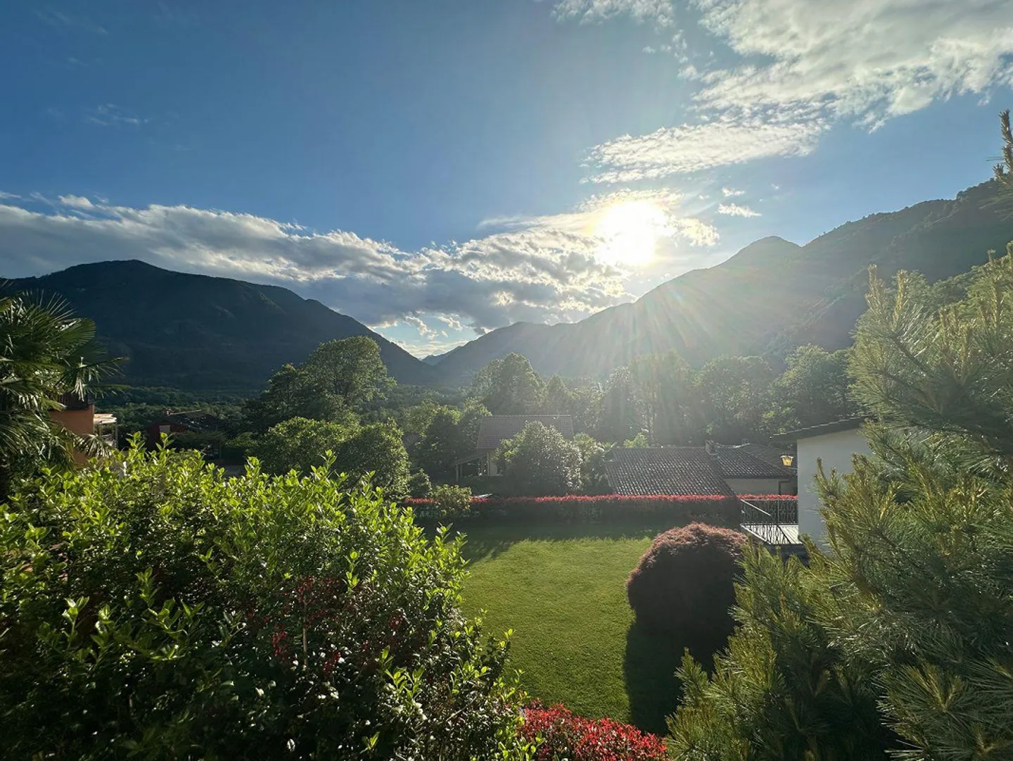 Villa mit Panorama-Pool, Sauna und spektakulärer Aussicht oberhalb Locarno - Foto 1 von 13