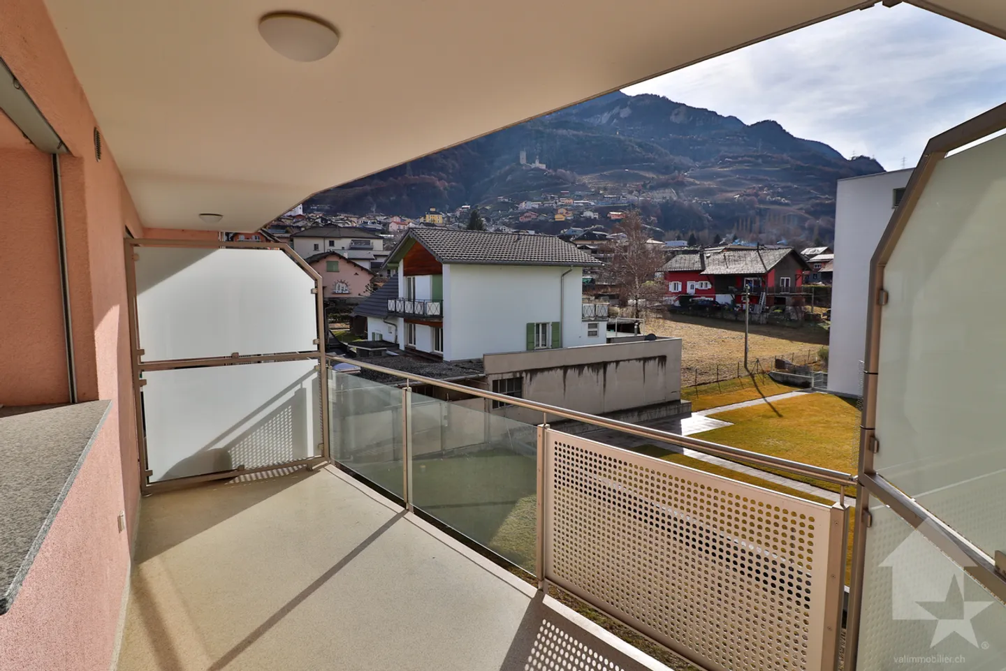 4-room apartment close to amenities and the train station - Photo 1 of 6