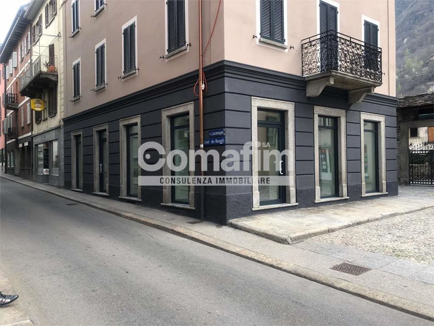 Spazio commerciale nel centro di Biasca - Foto 3 di 10