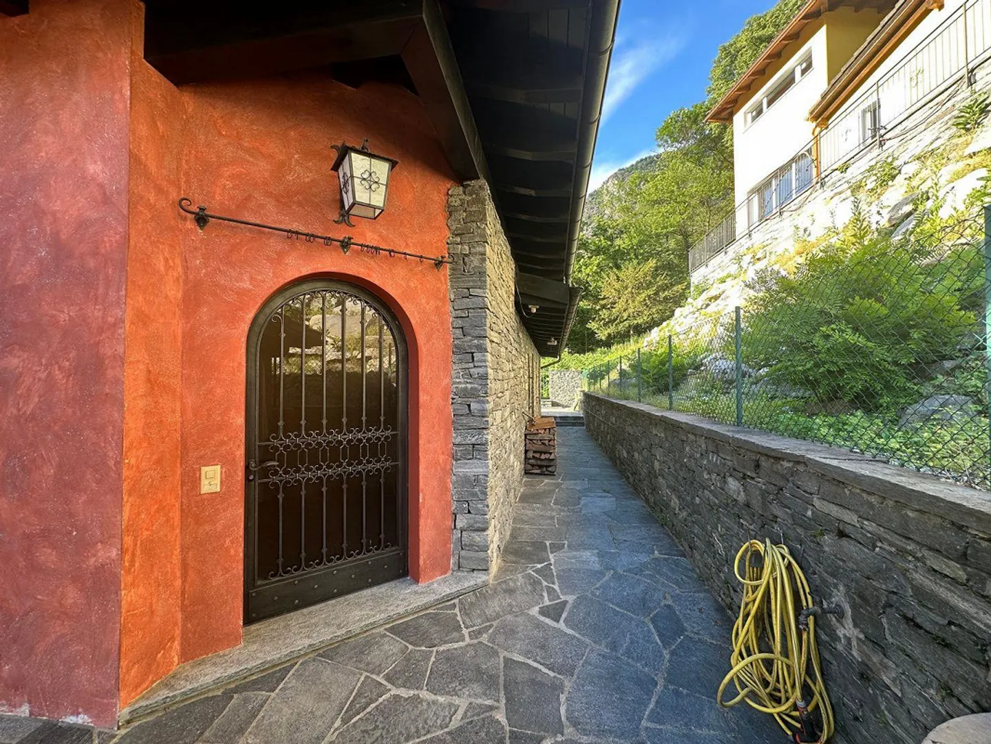 Villa mit Panorama-Pool, Sauna und spektakulärer Aussicht oberhalb Locarno - Foto 8 von 13