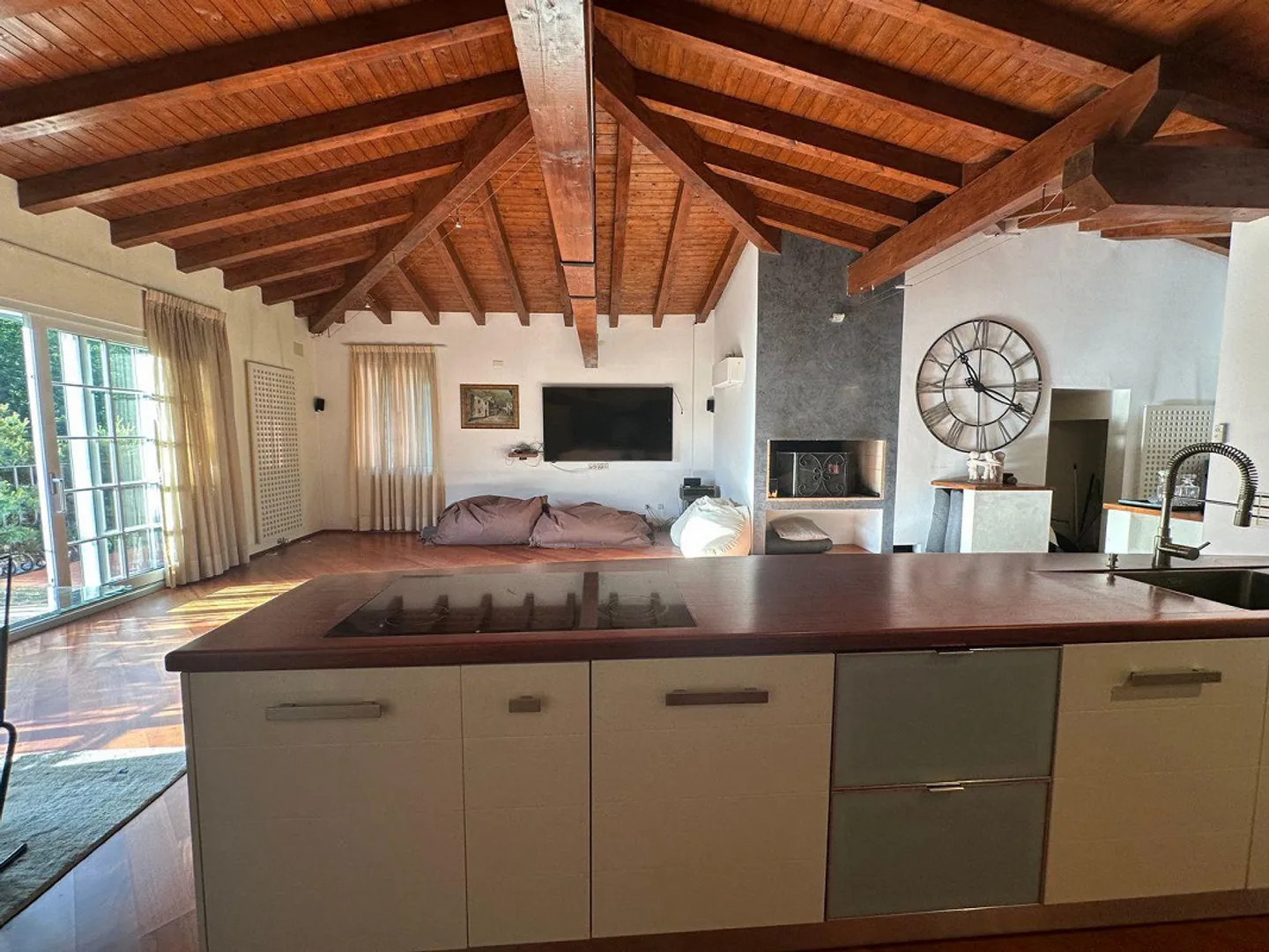 Villa mit Panorama-Pool, Sauna und spektakulärer Aussicht oberhalb Locarno - Foto 11 von 13