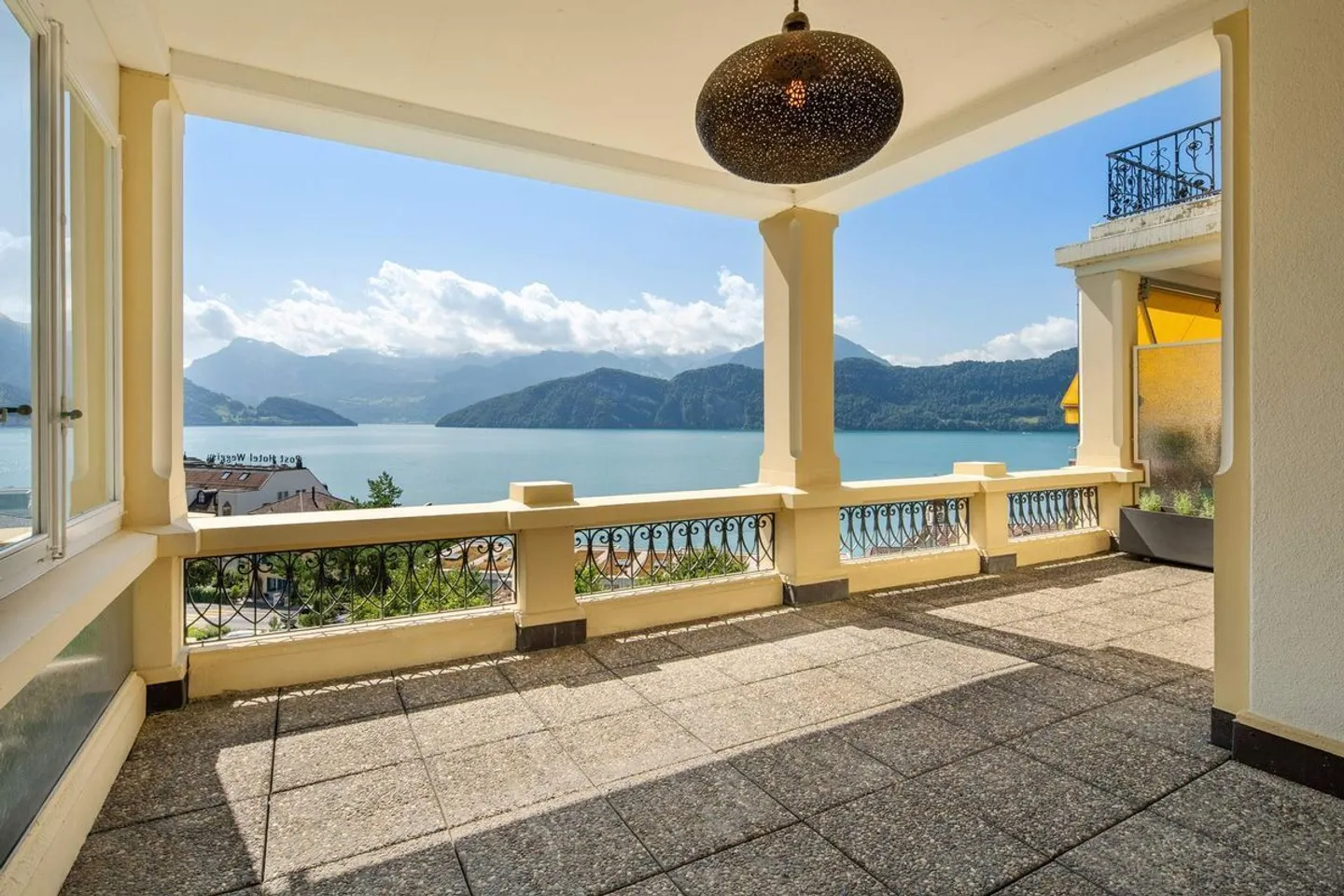 Charming Apartment with Lake View - Photo 4 of 13