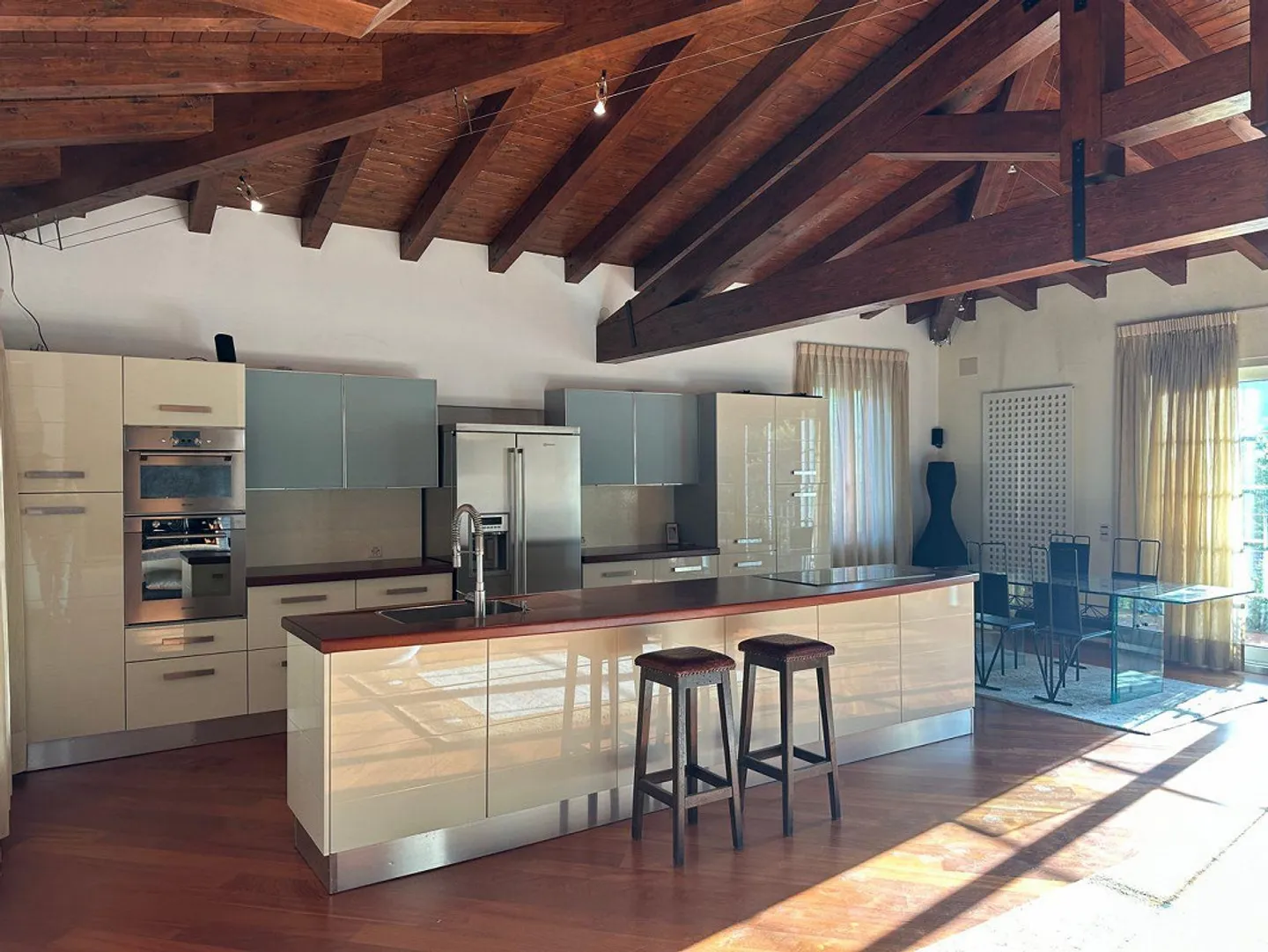 Villa mit Panorama-Pool, Sauna und spektakulärer Aussicht oberhalb Locarno - Foto 12 von 13