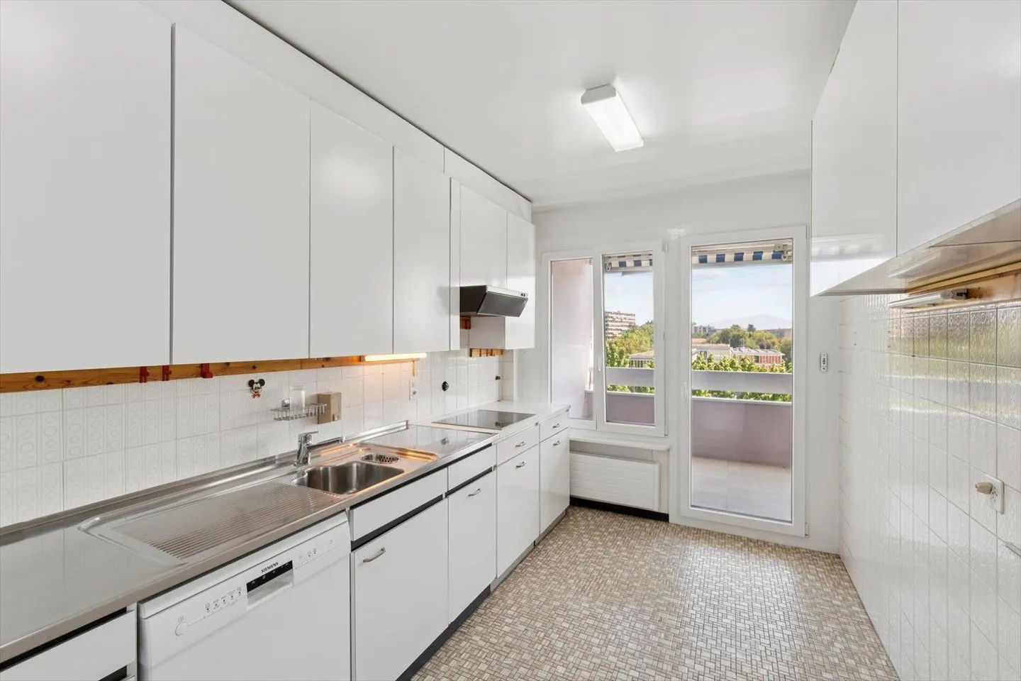 Spacieux appartement de 5.5 pièces haut en étage avec vue dégagée - Photo 3 sur 13