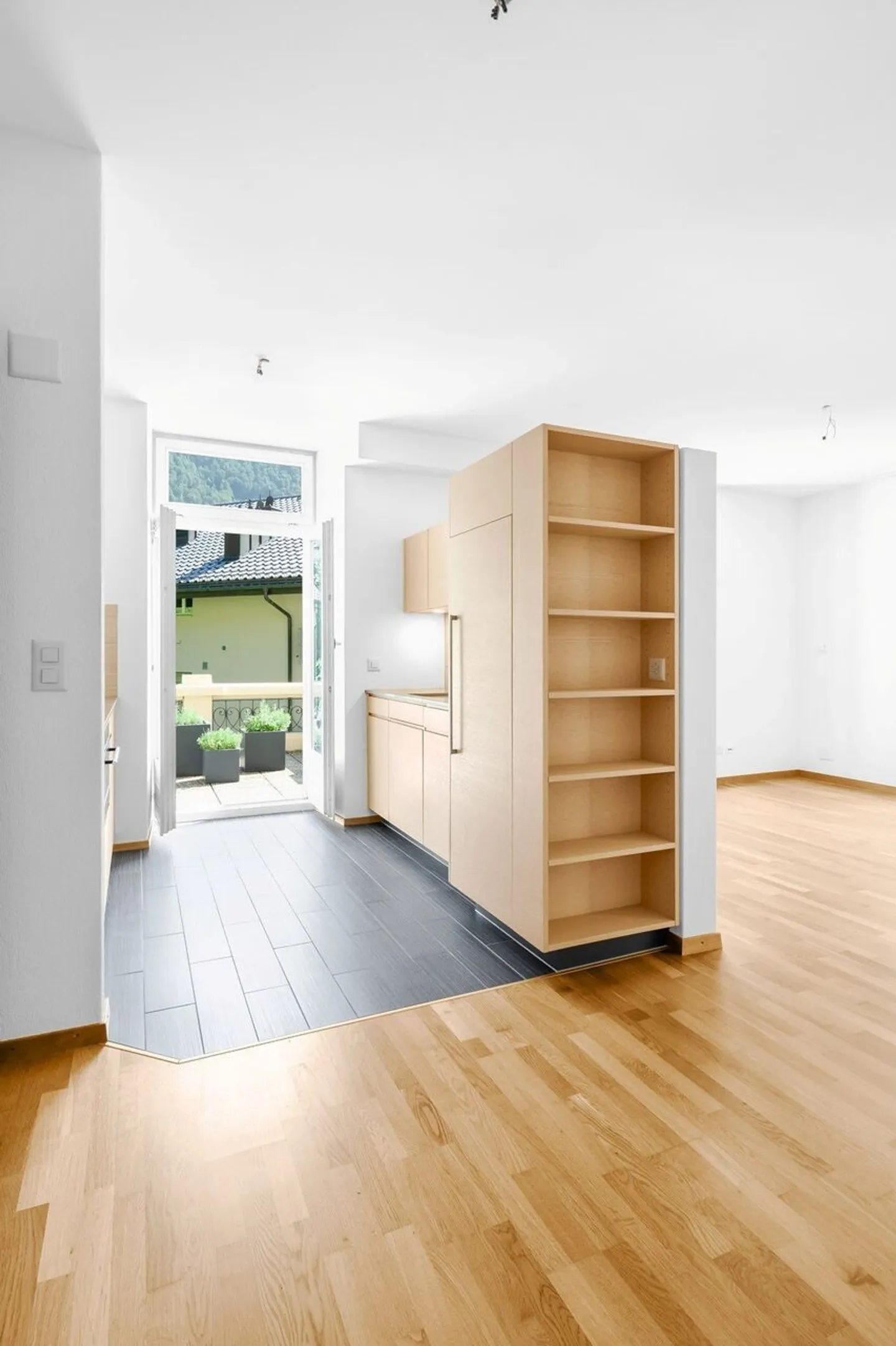 Charming Apartment with Lake View - Photo 11 of 13