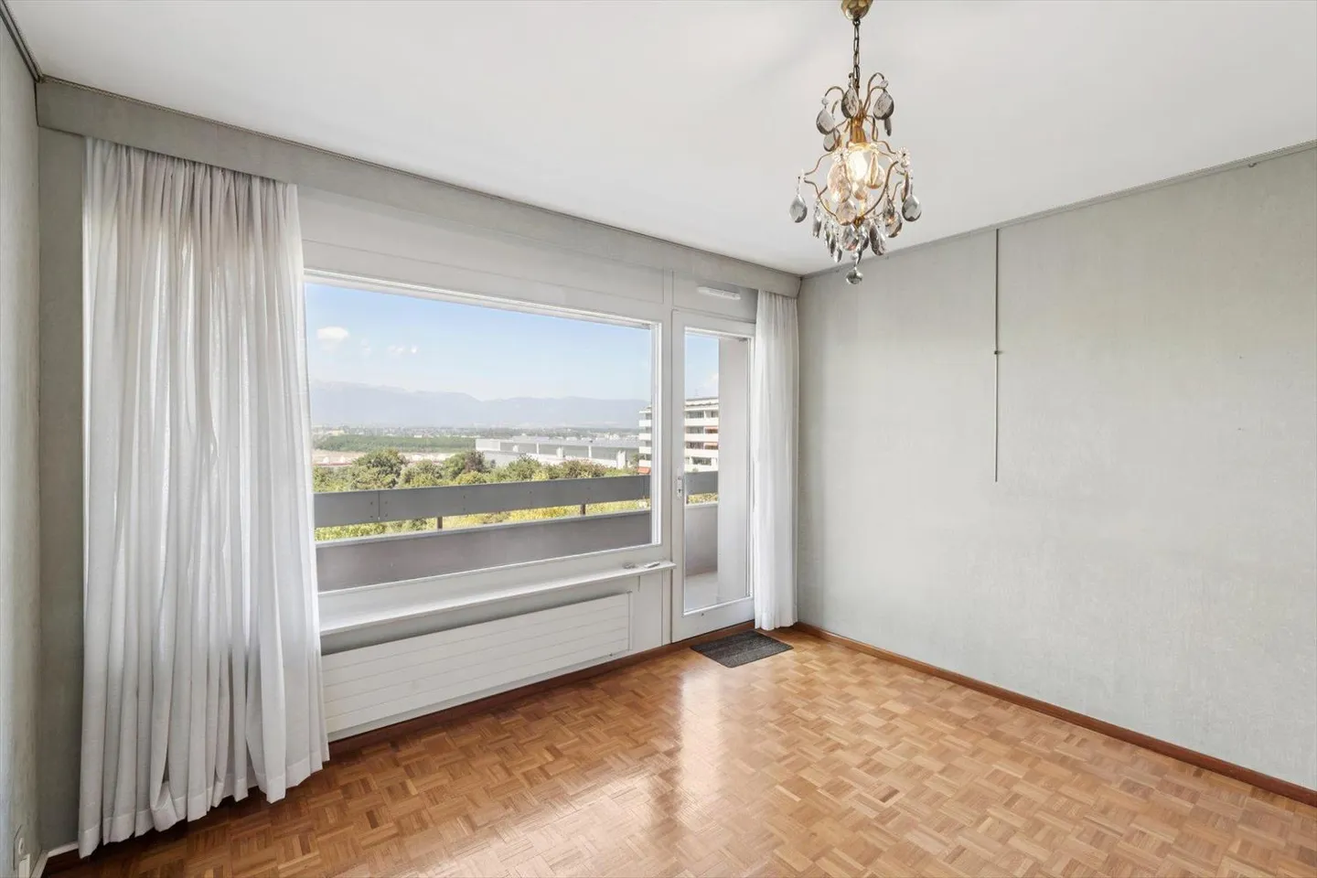 Spacieux appartement de 5.5 pièces haut en étage avec vue dégagée - Photo 6 sur 13