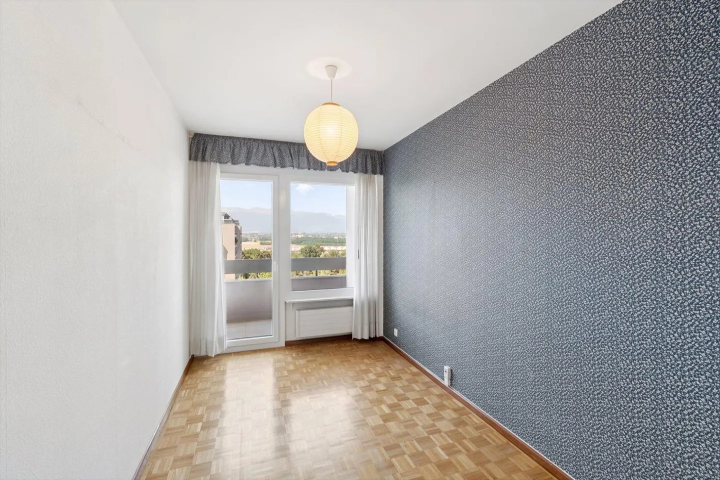 Spacieux appartement de 5.5 pièces haut en étage avec vue dégagée - Photo 8 sur 13